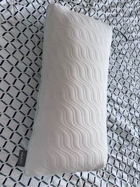 Cooling Zoned Memory Foam Pillow - White